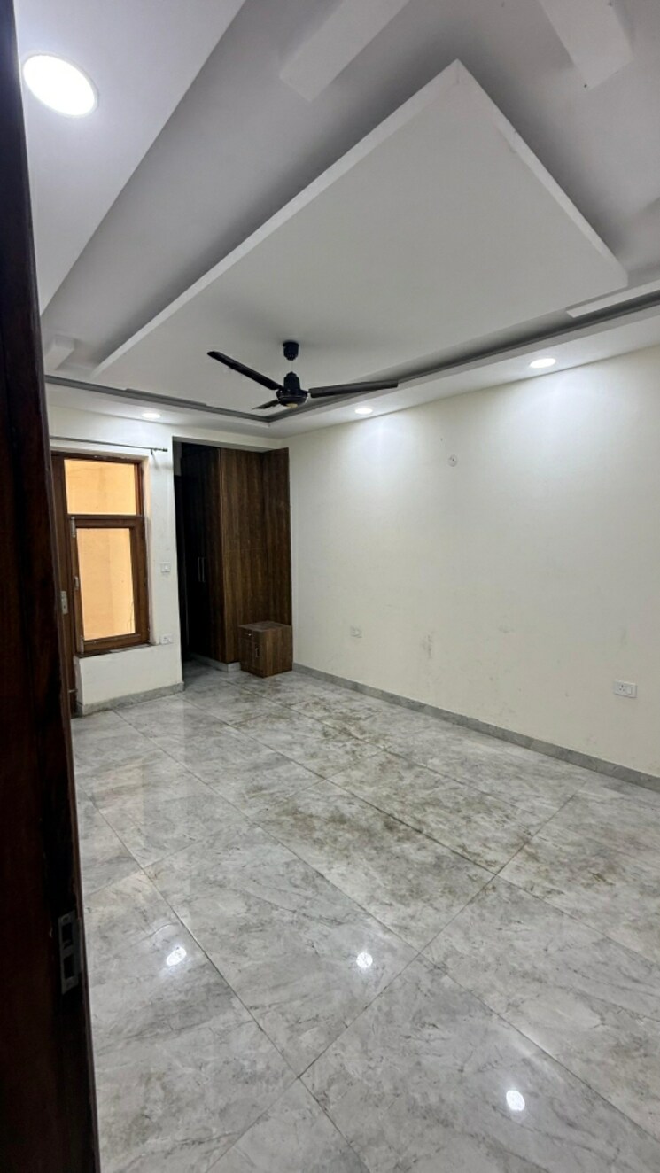 Room, green fields colony 3 Bedroom 200 Sq.Yd. Builder Floor In Green Fields Colony Faridabad 9581230
