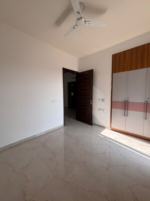 Room in 3 BHK Apartment at Emaar Emerald Floors, Sector 65 – for Rent