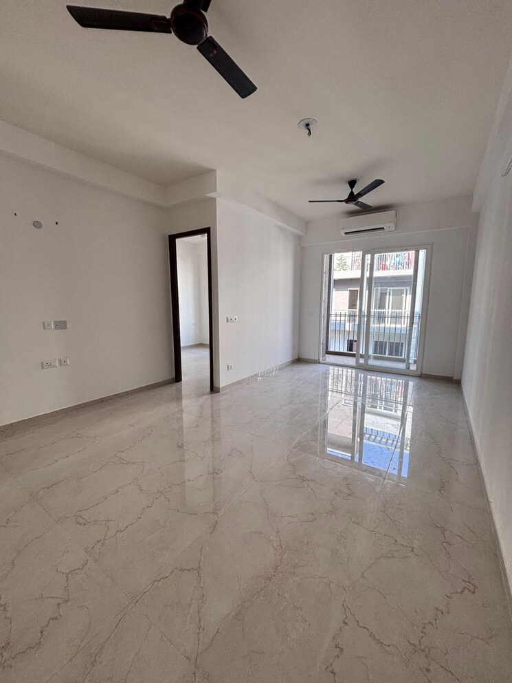 Living Room, emaar-emerald-floors 3 Bedroom 1380 Sq.Ft. Apartment In Sector 65 Gurgaon 9581250