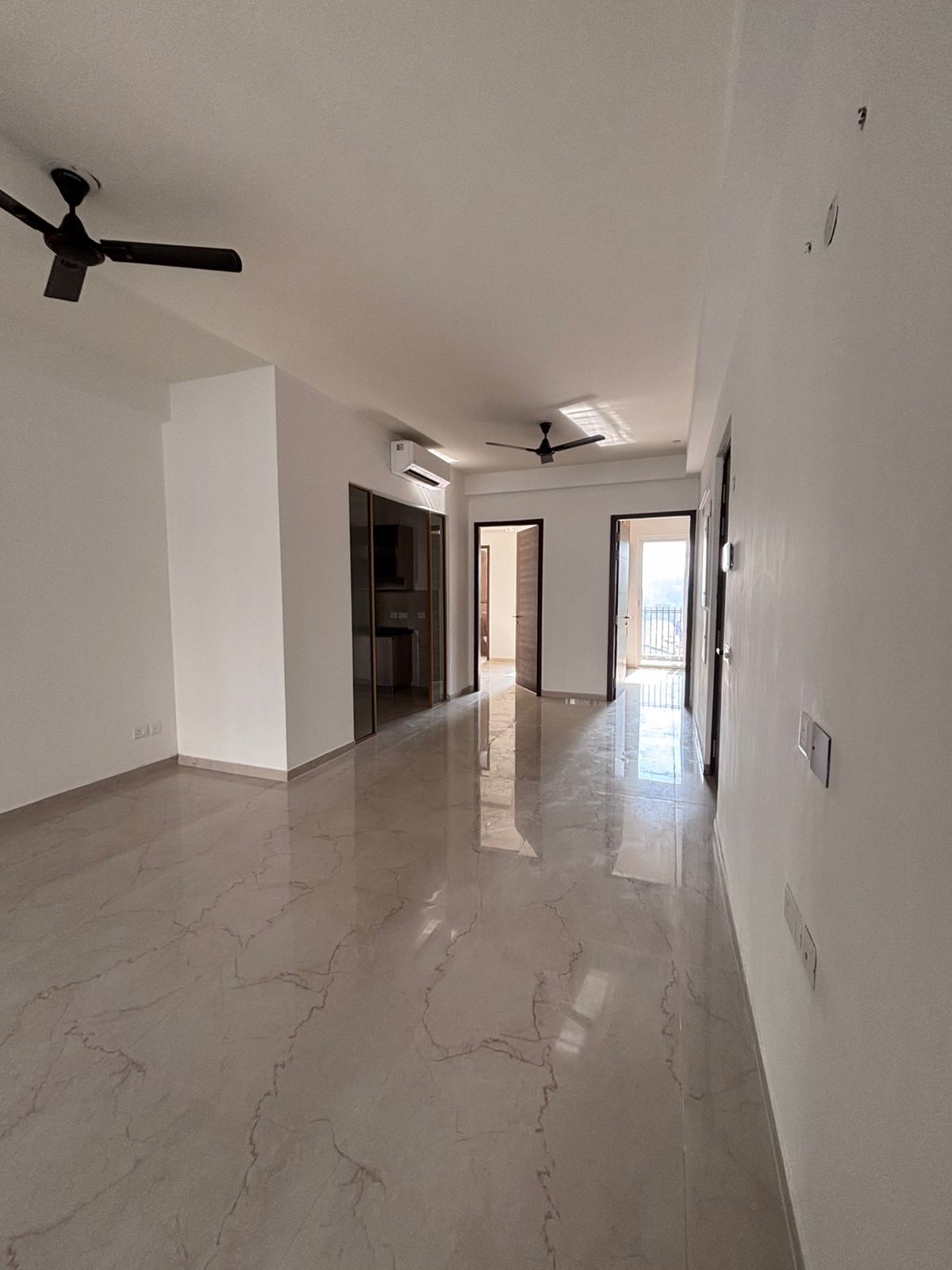 3 BHK + Servant Room Apartment For Rent in Emaar Emerald Floors