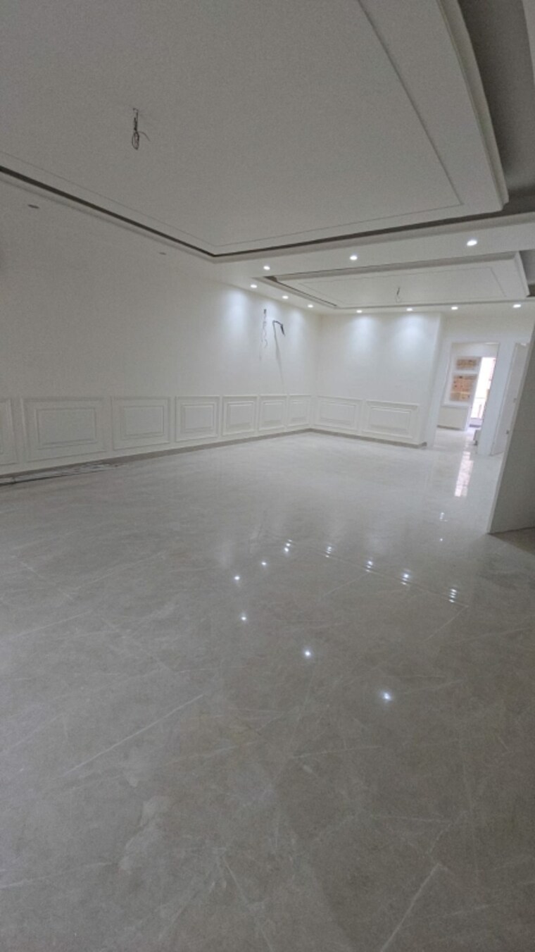 Room, green fields colony 4 Bedroom 350 Sq.Yd. Builder Floor In Green Fields Colony Faridabad 9581270