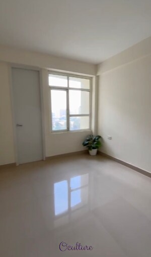 Room in 3 BHK Apartment at Pioneer Park Phase 1, Sector 61 – for Rent