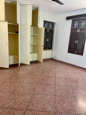 Room in 2 BHK Builder Floor at New Friends Colony – for Rent