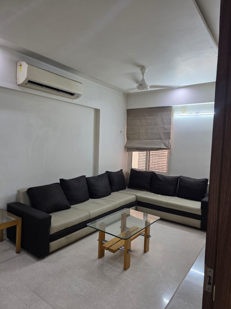Living Room, deep-indraprasth-10-the-palm-court 3 Bedroom 2750 Sq.Ft. Apartment In Bodakdev Ahmedabad 9581420