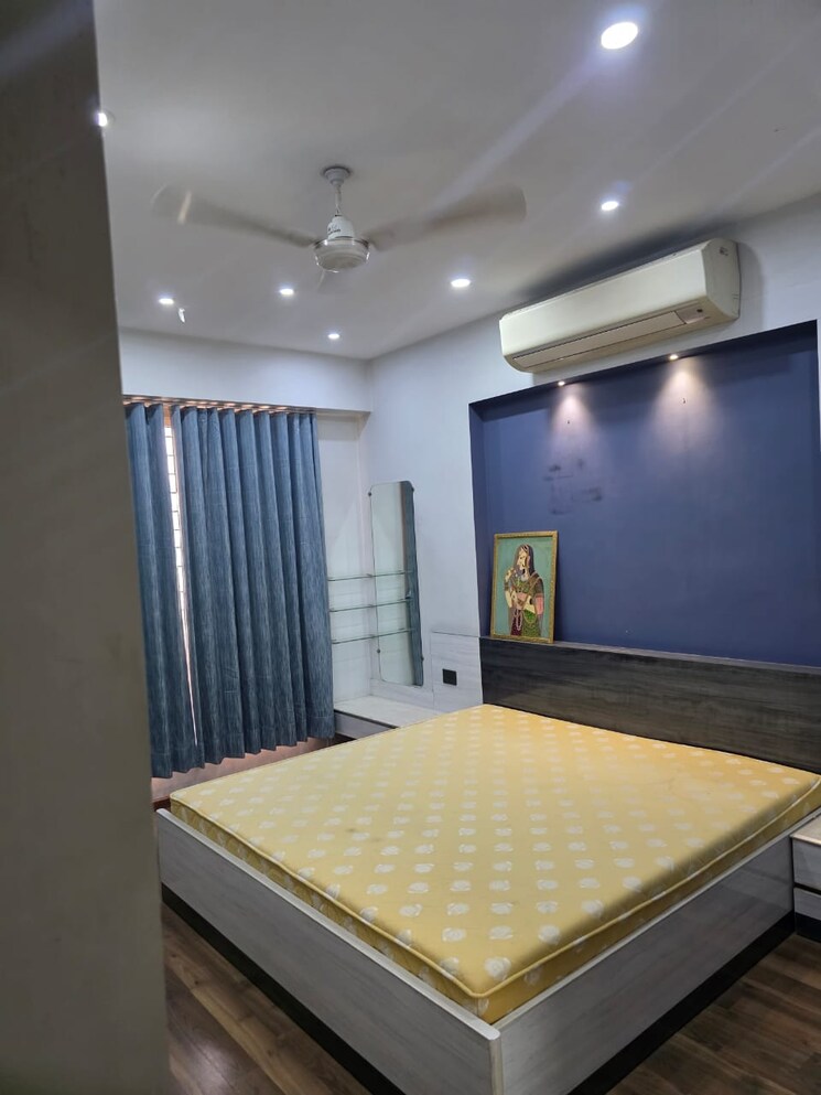 Master Bedroom, deep-indraprasth-10-the-palm-court 3 Bedroom 2750 Sq.Ft. Apartment In Bodakdev Ahmedabad 9581420