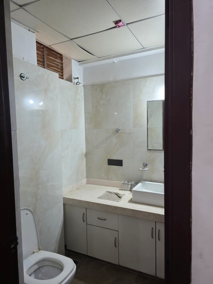 Bathroom, deep-indraprasth-10-the-palm-court 3 Bedroom 2750 Sq.Ft. Apartment In Bodakdev Ahmedabad 9581420
