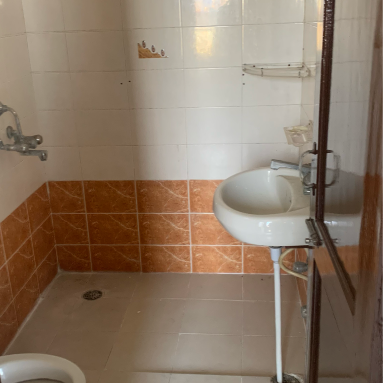 Bathroom, patiala road 2.5 Bedroom 1100 Sq.Ft. Apartment In Patiala Road Zirakpur 9581439