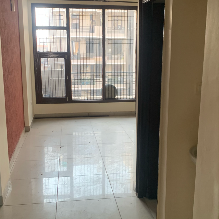 Room, patiala road 2.5 Bedroom 1100 Sq.Ft. Apartment In Patiala Road Zirakpur 9581439