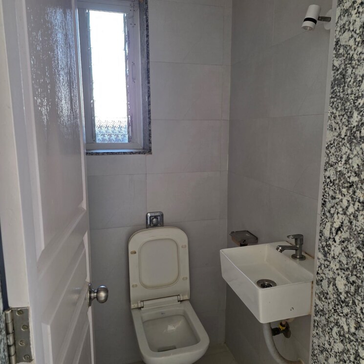 Bathroom, sindhi-society 1 Bedroom 600 Sq.Ft. Apartment In Chembur Mumbai 9581426
