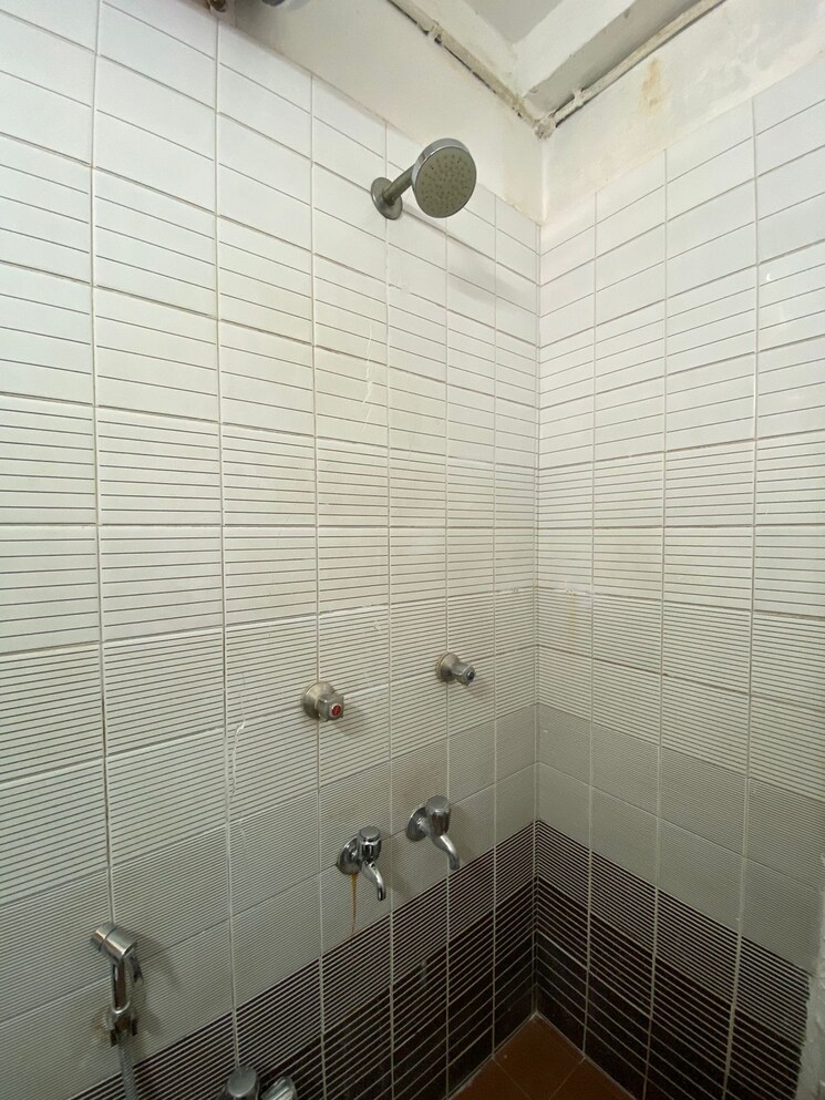 Bathroom, elite-simran 2 Bedroom 742 Sq.Ft. Apartment In Santacruz West Mumbai 9581473