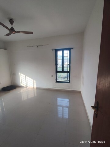 Room in 2 BHK Apartment at BU Bhandari Vaastu Viva, Wakad – for Rent