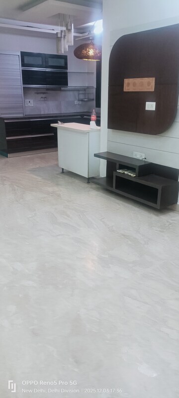 Parking in 4 BHK Builder Floor at Janakpuri – for Sale