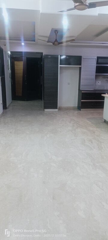 Room in 4 BHK Builder Floor at Janakpuri – for Sale