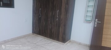 Room in 4 BHK Builder Floor at Janakpuri – for Sale