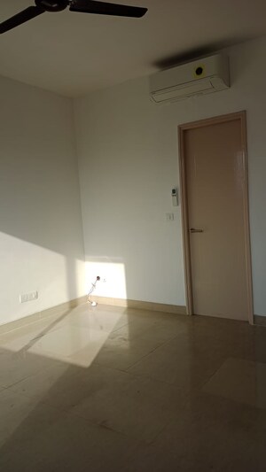 Room in 3 BHK Apartment at Emaar Emerald Estate, Sector 65 – for Rent