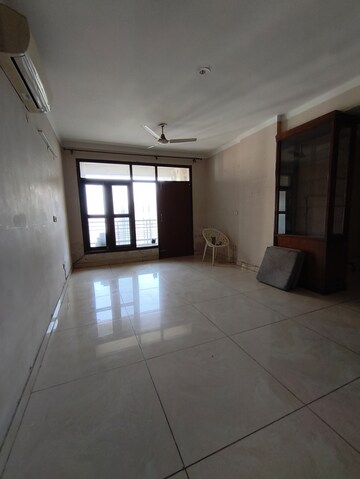 Room in 4 BHK Apartment at Maya Garden Avenue, Patiala Road – for Rent