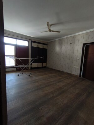 Room in 4 BHK Apartment at Maya Garden Avenue, Patiala Road – for Rent