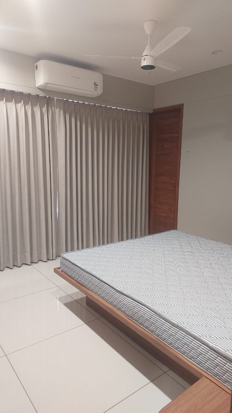 Master Bedroom, vastrapur 4 Bedroom 2750 Sq.Ft. Apartment In Vastrapur Ahmedabad 9581528