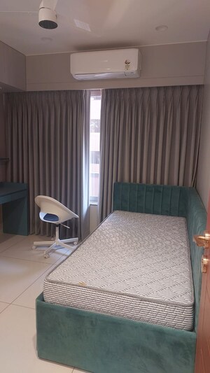 Bedroom in 4 BHK Apartment at Vastrapur – for Rent