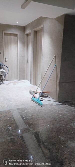 Parking in 4 BHK Builder Floor at Janakpuri – for Sale