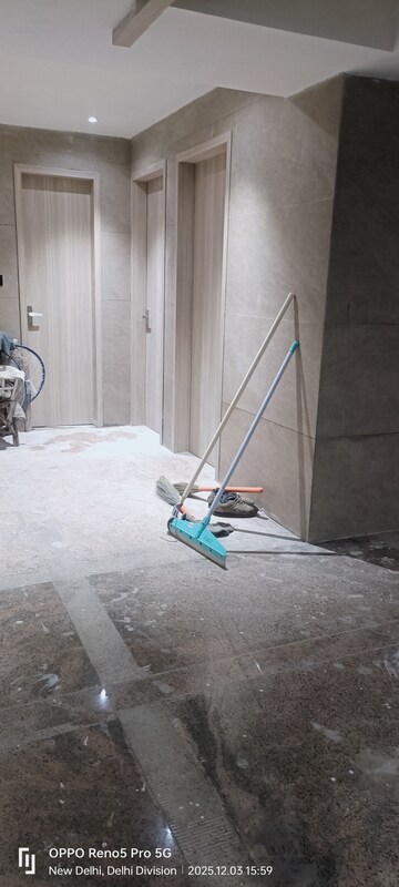 Parking in 4 BHK Builder Floor at Janakpuri – for Sale