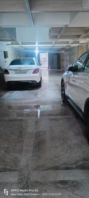 Parking in 4 BHK Builder Floor at Janakpuri – for Sale