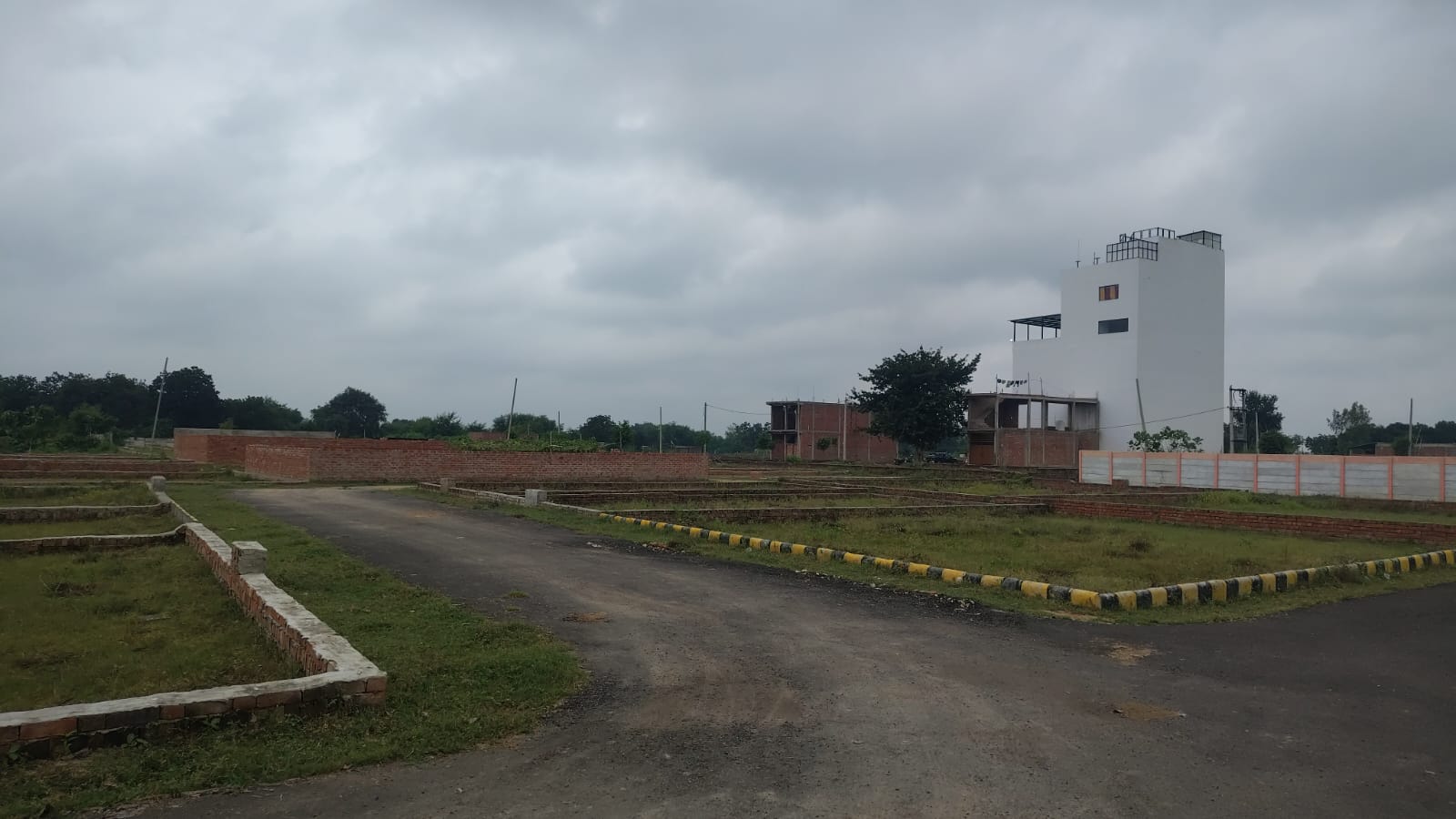 Plot For Sale in Raebareli Road