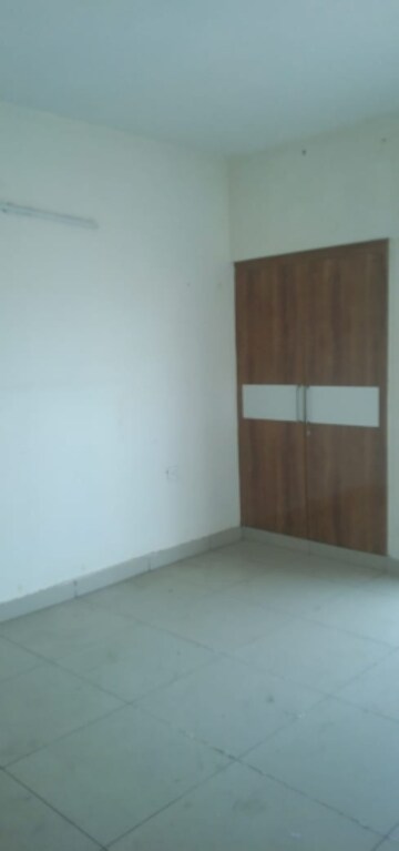 Room in 2 BHK Apartment at Supertech Ecovillage II, Sector 16b Greater Noida – for Rent