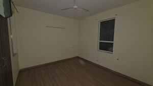 Room in 4 BHK Apartment at Jaypee Kalypso Court, Sector 128 – for Rent