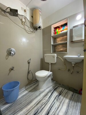 Master Bedroom in 3 BHK Apartment at Khar West – for Rent