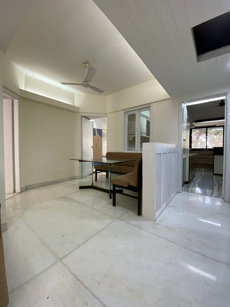 Room, khar west 3 Bedroom 1000 Sq.Ft. Apartment In Khar West Mumbai 9582142
