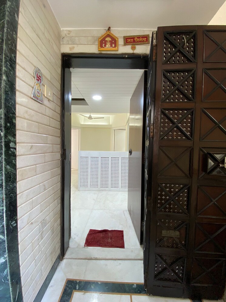 Bathroom, khar west 3 Bedroom 1000 Sq.Ft. Apartment In Khar West Mumbai 9582142