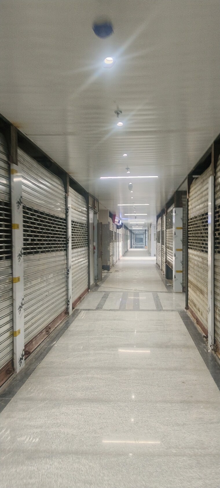 undefined, ska-arcadia Commercial Shop 650 Sq.Ft. In Wave City Ghaziabad 9581620