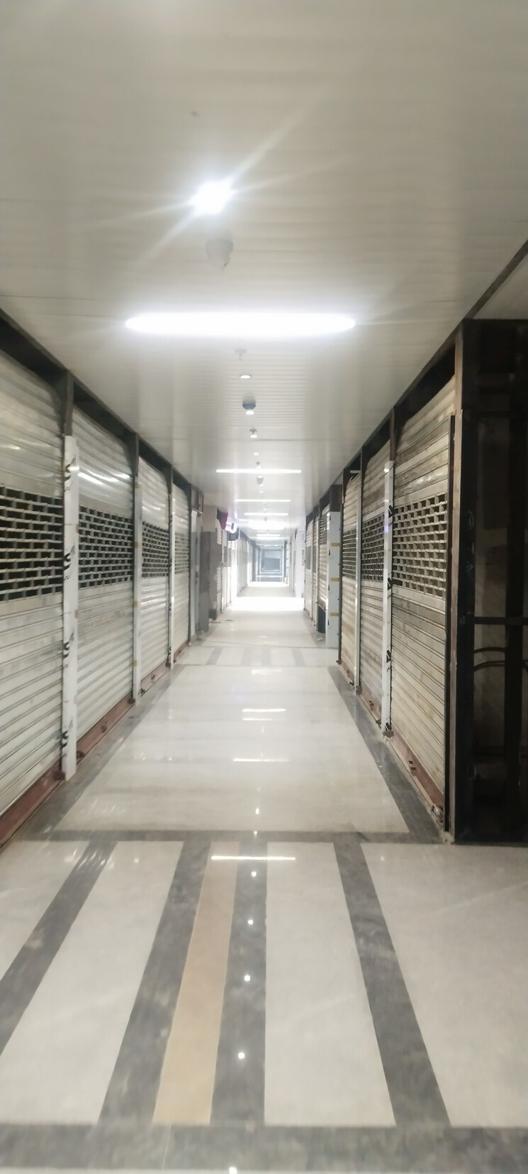 undefined, ska-arcadia Commercial Shop 650 Sq.Ft. In Wave City Ghaziabad 9581620