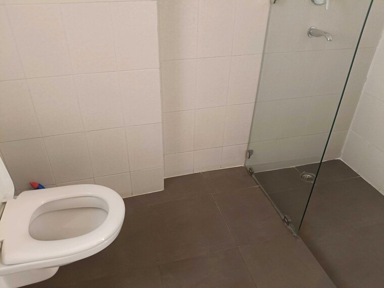 Bathroom, unitech-harmony 3.5 Bedroom 2700 Sq.Ft. Apartment In Sector 50 Gurgaon 9581634