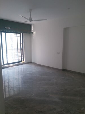 Room in 4 BHK Apartment at Juhu Scheme, Juhu – for Rent