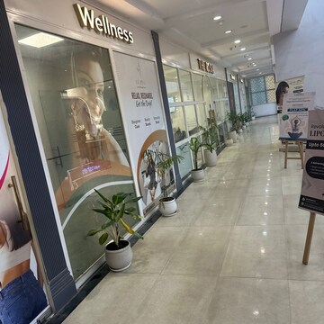  Shop For Rent in Spectrum Metro, Noida Central