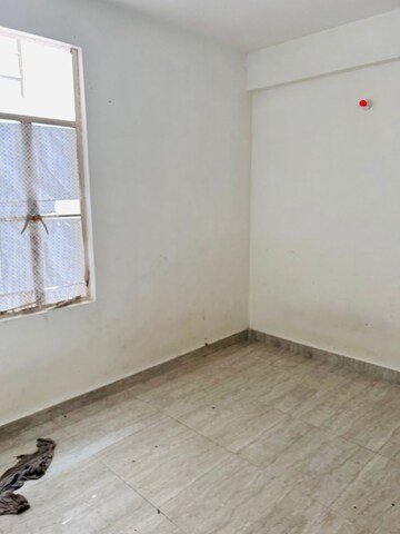 Room in 2 BHK Apartment at Signature Global Signum 107, Sector 107 – for Rent