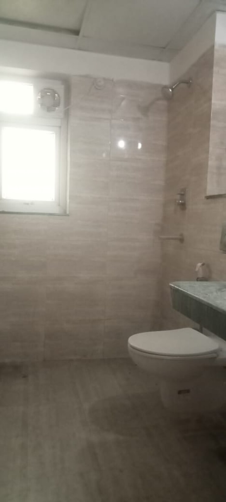 Bathroom, bptp-parkland-pride-phase-2 3 Bedroom 180 Sq.Yd. Builder Floor In Sector 77 Faridabad 9581697
