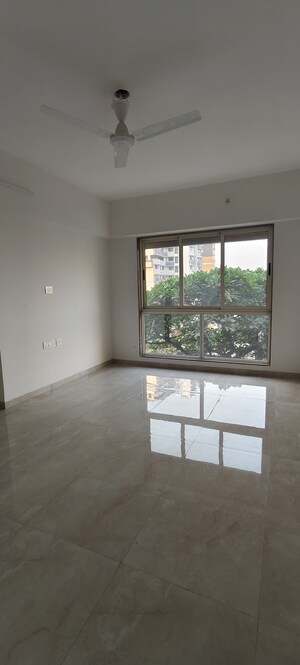 Room in 1 BHK Apartment at Ami Vini Solitaire, Dahisar West – for Sale