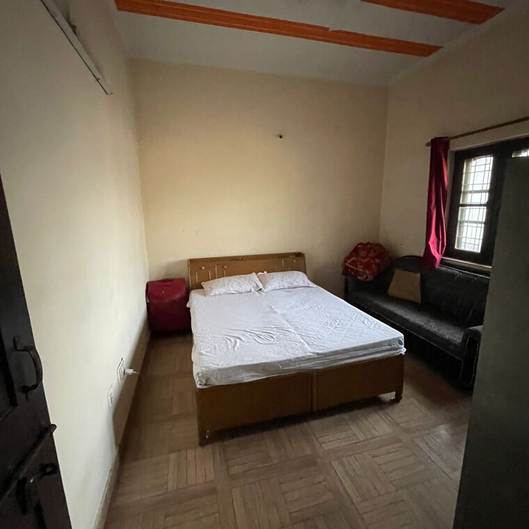 Bedroom, jakhan rajpur road 2 Bedroom 100 Sq.Yd. Builder Floor In JakhaN Rajpur Road Dehradun 9581732