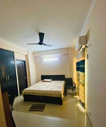 Bedroom in 3 BHK Apartment at Gomti Nagar – for Rent