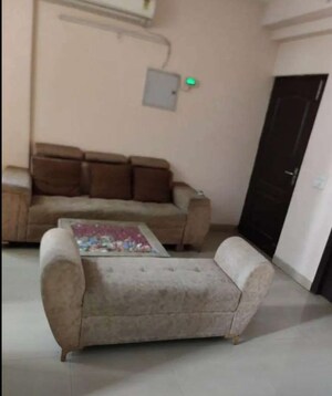 Living Room in 3 BHK Apartment at Gomti Nagar – for Rent