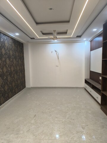 Room in 3 BHK Builder Floor at Dwarka – for Sale