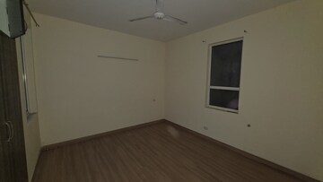 Room in 3 BHK Apartment at Jaypee Greens Pavilion Heights 1, Sector 128 – for Rent