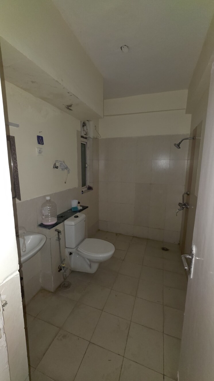 Bathroom, jaypee-greens-pavilion-heights-1 3 Bedroom 1850 Sq.Ft. Apartment In Sector 128 Noida 9581781