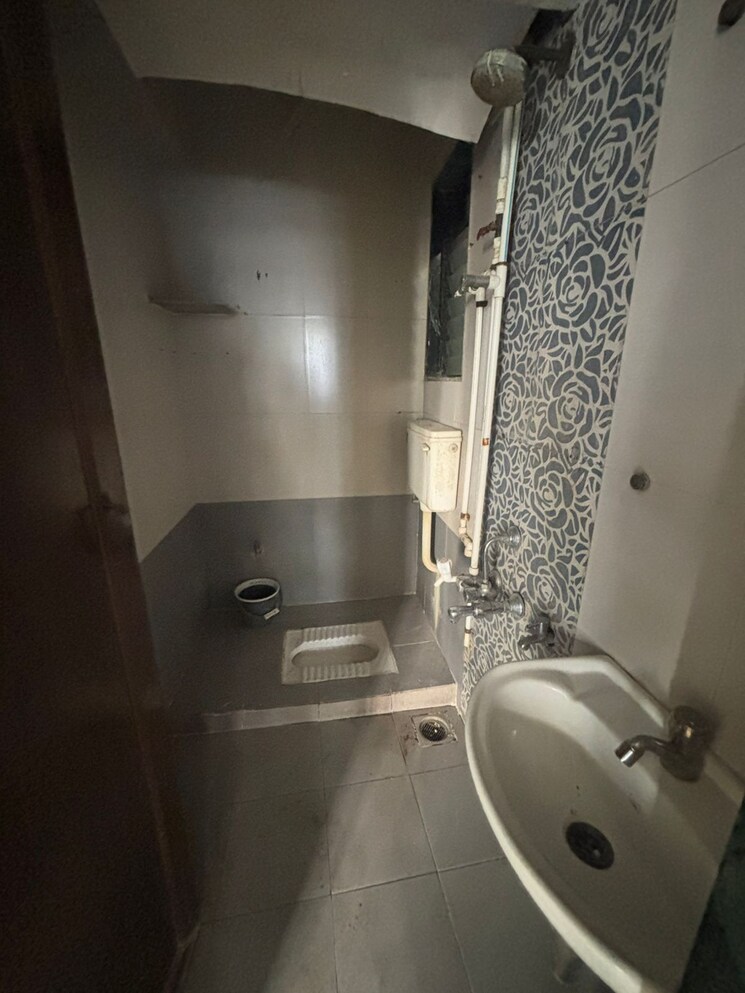 Bathroom, kasarvadavali 1 Bedroom 400 Sq.Ft. Apartment In Kasarvadavali Thane 9581791