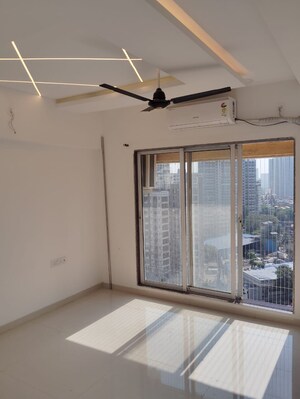 Room in 2 BHK Apartment at Avant Hillway, Goregaon East – for Rent