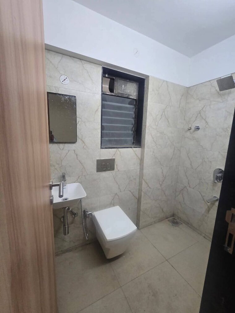 Bathroom, azad nagar 2 Bedroom 725 Sq.Ft. Apartment In Azad Nagar Mumbai 9581862