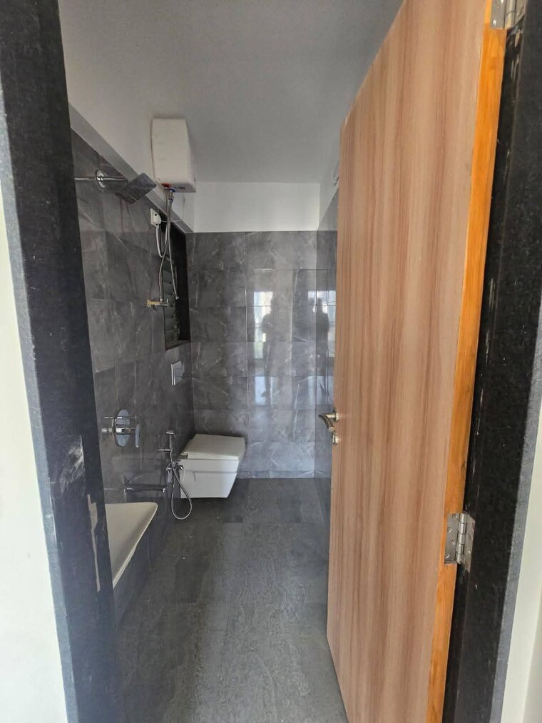 Bathroom, azad nagar 2 Bedroom 725 Sq.Ft. Apartment In Azad Nagar Mumbai 9581862